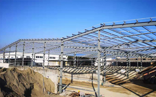 11月西宁钢结构工程开工难？鑫增泰彩钢分享冬季施工应对策略.jpg